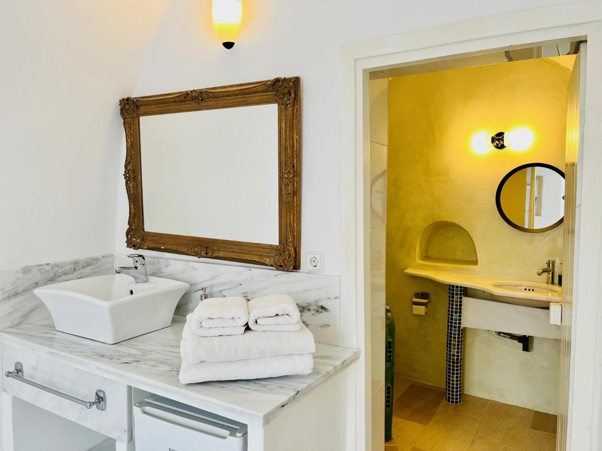Hotel Le Petit Greek Fira  Esterno foto